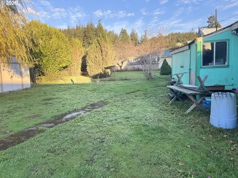 684 E 10th Street Coquille OR 97423
