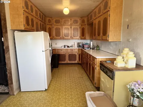 684 E 10th Street Coquille OR 97423