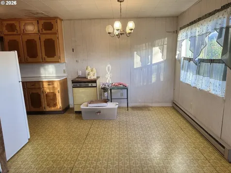 684 E 10th Street Coquille OR 97423