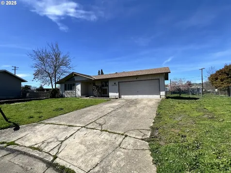 2420 Circle Drive Roseburg OR 97471