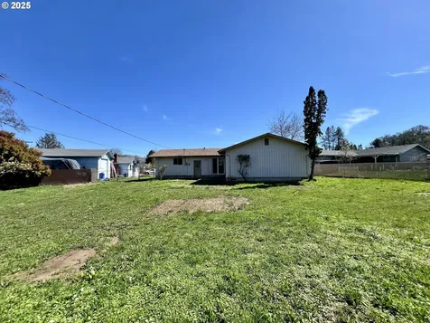 2420 Circle Drive Roseburg OR 97471