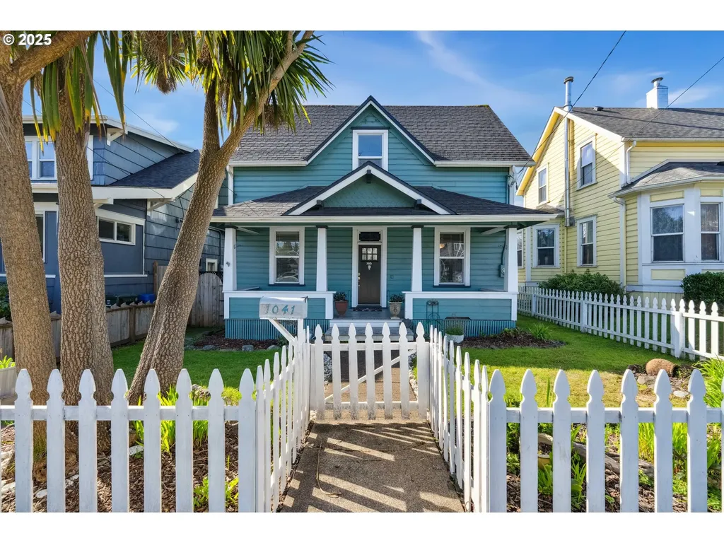 1041 Central Avenue Coos Bay OR 97420