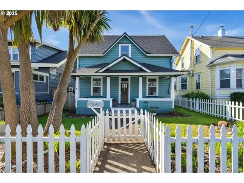 1041 Central Avenue Coos Bay OR 97420