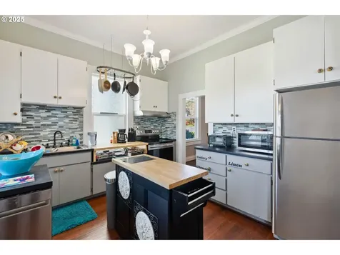 1041 Central Avenue Coos Bay OR 97420