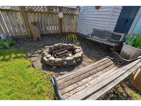 1041 Central Avenue Coos Bay OR 97420