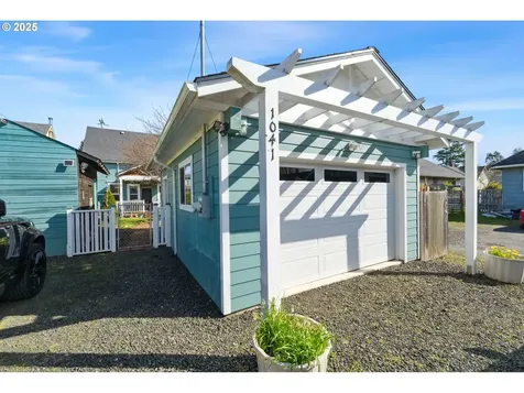 1041 Central Avenue Coos Bay OR 97420