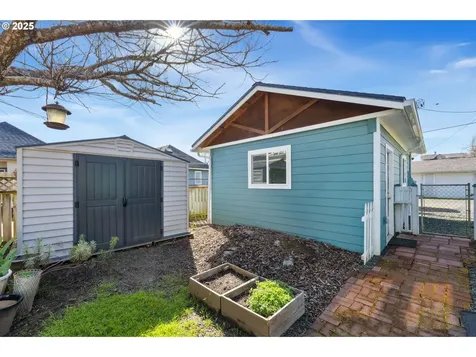 1041 Central Avenue Coos Bay OR 97420