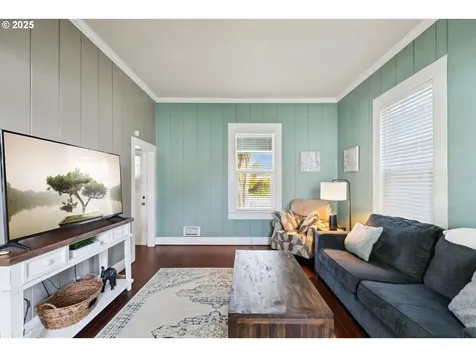 1041 Central Avenue Coos Bay OR 97420