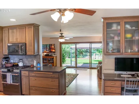 322 W Hickory Street Roseburg OR 97471