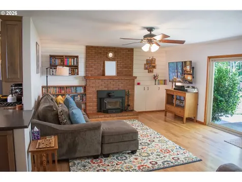 322 W Hickory Street Roseburg OR 97471