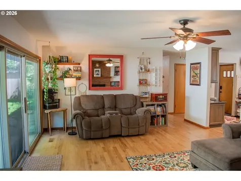 322 W Hickory Street Roseburg OR 97471