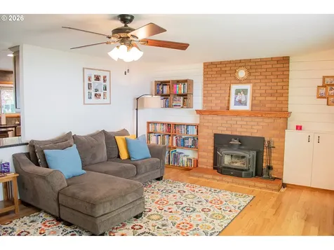 322 W Hickory Street Roseburg OR 97471