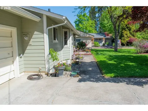 322 W Hickory Street Roseburg OR 97471