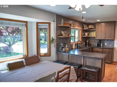 322 W Hickory Street Roseburg OR 97471