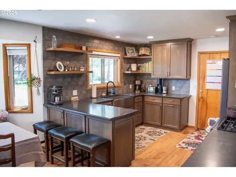 322 W Hickory Street Roseburg OR 97471