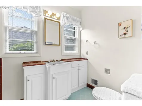3532 SE Insley Street Portland OR 97202