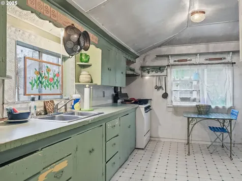 731 11th Avenue Seaside OR 97138