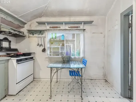 731 11th Avenue Seaside OR 97138