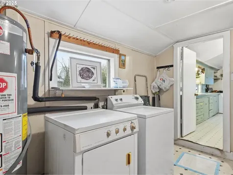 731 11th Avenue Seaside OR 97138