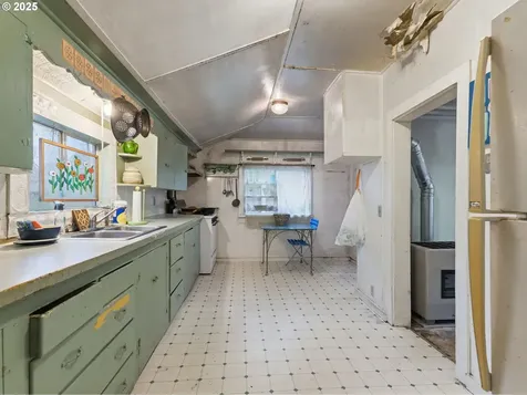 731 11th Avenue Seaside OR 97138