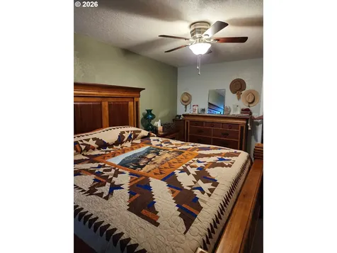 795 E Street Riddle OR 97469