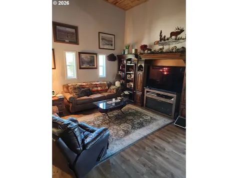 795 E Street Riddle OR 97469