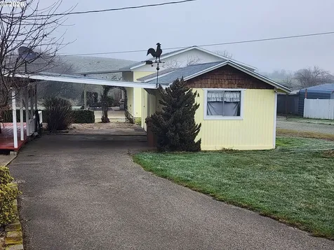795 E Street Riddle OR 97469