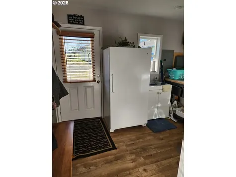 795 E Street Riddle OR 97469