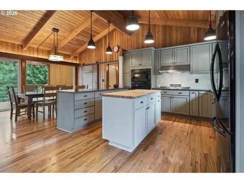 19022 Old River Drive West Linn OR 97068