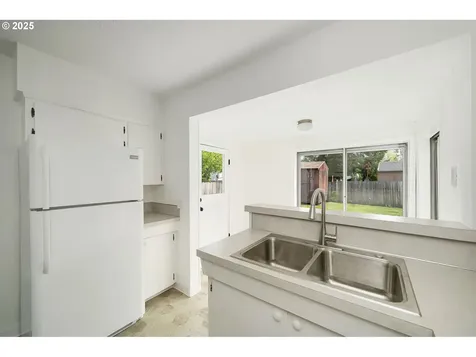 2122 NE 86th Avenue Portland OR 97220