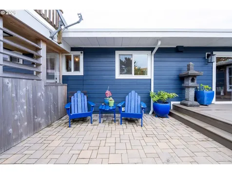 820 Jackson Avenue SW Bandon OR 97411