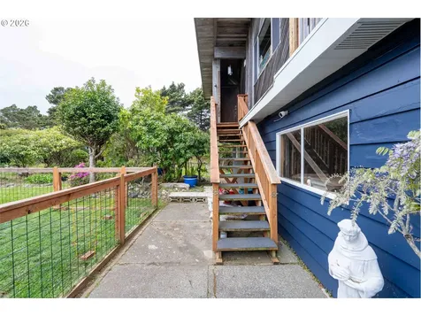 820 Jackson Avenue SW Bandon OR 97411