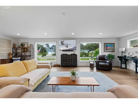 820 Jackson Avenue SW Bandon OR 97411
