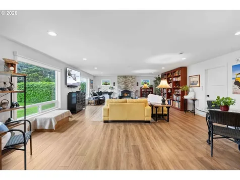 820 Jackson Avenue SW Bandon OR 97411