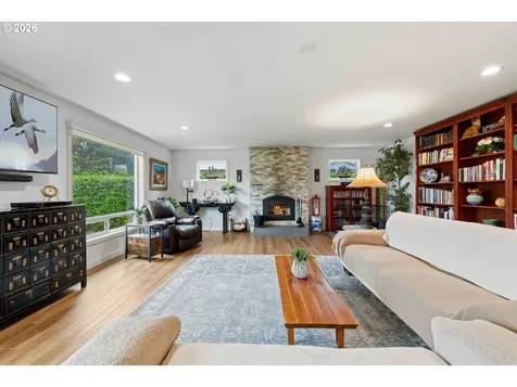 820 Jackson Avenue SW Bandon OR 97411