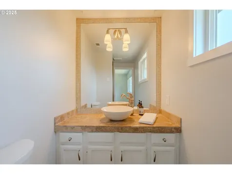 1607 NW 105th Street Vancouver WA 98685