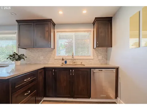 1607 NW 105th Street Vancouver WA 98685