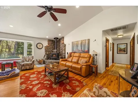 737 Pinecrest Drive Grants Pass OR 97526