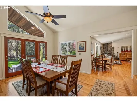 737 Pinecrest Drive Grants Pass OR 97526