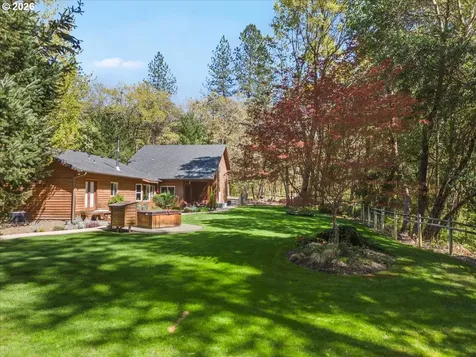 737 Pinecrest Drive Grants Pass OR 97526