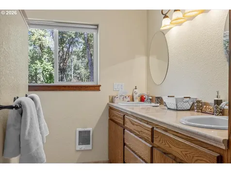 737 Pinecrest Drive Grants Pass OR 97526