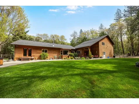 737 Pinecrest Drive Grants Pass OR 97526