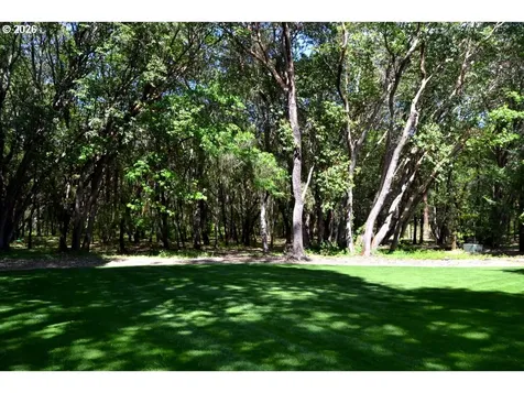 737 Pinecrest Drive Grants Pass OR 97526