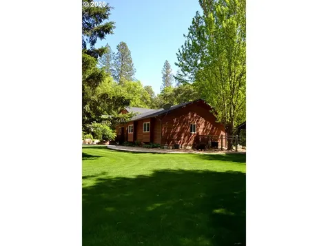 737 Pinecrest Drive Grants Pass OR 97526