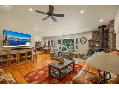 737 Pinecrest Drive Grants Pass OR 97526
