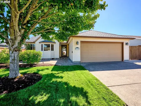 2038 Camellia Way Woodburn OR 97071