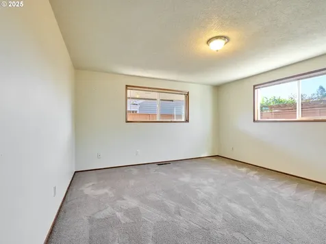 2038 Camellia Way Woodburn OR 97071