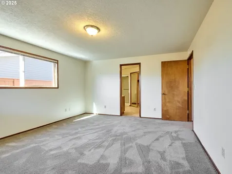 2038 Camellia Way Woodburn OR 97071