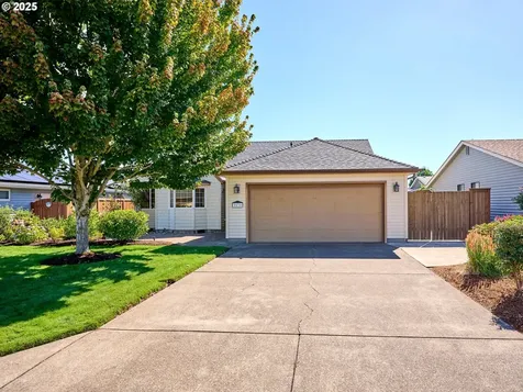 2038 Camellia Way Woodburn OR 97071