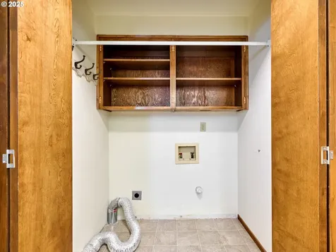 2038 Camellia Way Woodburn OR 97071